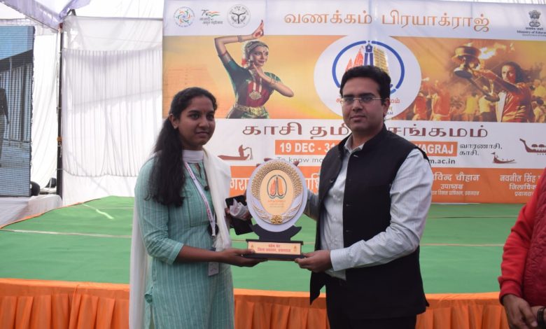 Prayagraj News :संगम क्षेत्र के विहंगम एवं मनोहारी दृश्य देखकर अभिभूत हुए काशी तमिल संगमम टीम के सदस्यगण