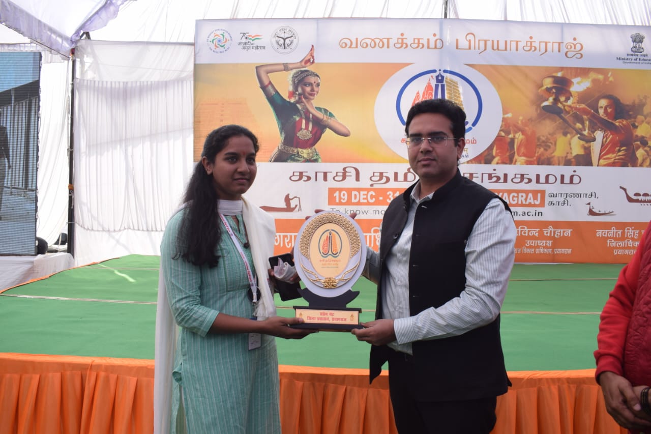 Prayagraj News :संगम क्षेत्र के विहंगम एवं मनोहारी दृश्य देखकर अभिभूत हुए काशी तमिल संगमम टीम के सदस्यगण