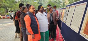 Prayagraj News :काशी तमिल संगमम कार्यक्रम के अंतर्गत अमर शहीद चंद्रशेखर आजाद पार्क पर तमिलनाडु से पधारे सभी अतिथियों का भाजपा पिछड़ावर्ग मोर्चा के महानगर अध्यक्ष द्वारा स्वागत किया गया