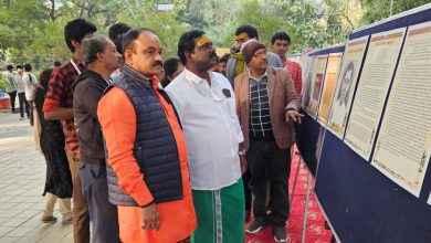 Prayagraj News :काशी तमिल संगमम कार्यक्रम के अंतर्गत अमर शहीद चंद्रशेखर आजाद पार्क पर तमिलनाडु से पधारे सभी अतिथियों का भाजपा पिछड़ावर्ग मोर्चा के महानगर अध्यक्ष द्वारा स्वागत किया गया
