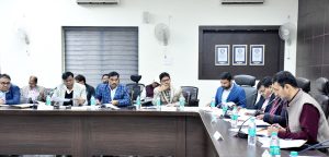 Prayagraj News : मण्डलायुक्त ने ठण्ड के दृष्टिगत सभी चिन्हित/आवश्यक स्थानों पर अलाव की व्यवस्था सुनिश्चित रखने के दिए निर्देश