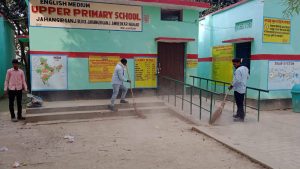 Ambedkar Nagar News - Cleaning work continues in full swing in Nagar Panchayat-Jahangirganj. 