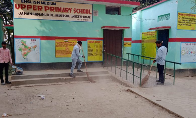 Ambedkar Nagar News - Cleaning work continues in full swing in Nagar Panchayat-Jahangirganj.