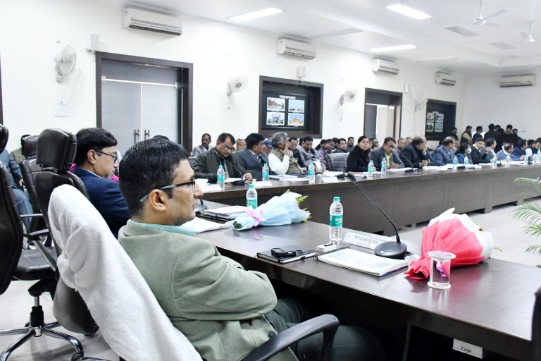 Prayagraj News :मण्डलायुक्त की अध्यक्षता में स्वच्छ भारत मिशन ग्रामीण द्वितीय चरण की समीक्षा बैठक संपन्न