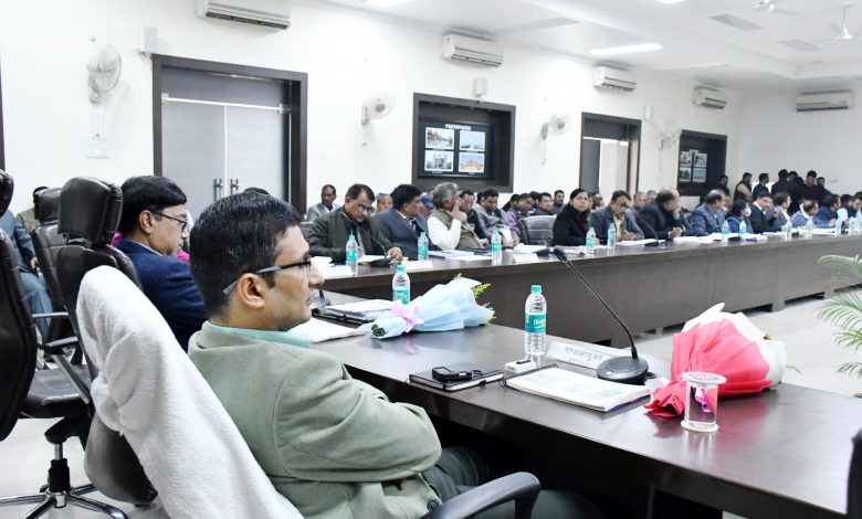 Prayagraj News :मण्डलायुक्त की अध्यक्षता में स्वच्छ भारत मिशन ग्रामीण द्वितीय चरण की समीक्षा बैठक संपन्न