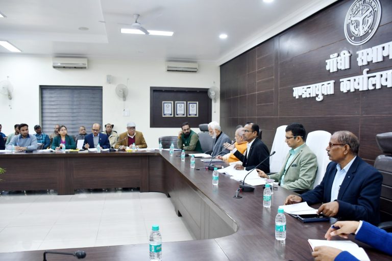 Prayagraj News: Instructions given to issue notices to vehicle owners for cancellation of permits for vehicles that are challaned more than three times and to take action regarding cancellation of licenses of drivers.