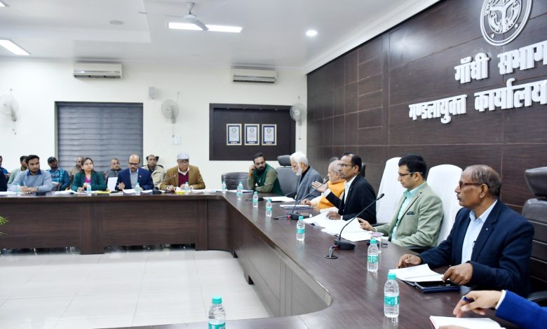 Prayagraj News: Instructions given to issue notices to vehicle owners for cancellation of permits for vehicles that are challaned more than three times and to take action regarding cancellation of licenses of drivers.