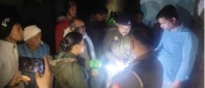 Ambedkar Nagar News: Woman committed suicide by hanging herself. Police took the body into custody and sent it elsewhere for testing.

