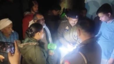 Ambedkar Nagar News: Woman committed suicide by hanging herself. Police took the body into custody and sent it elsewhere for testing.