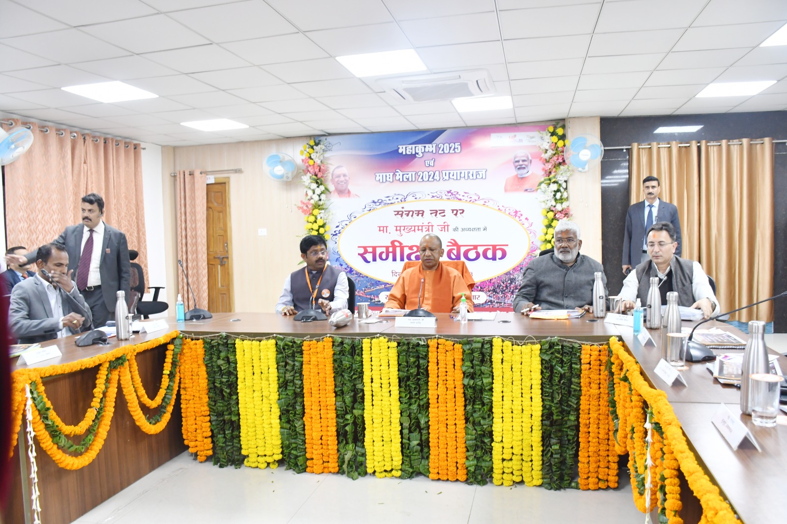 Prayagraj News: Honorable Chief Minister reviewed the preparations being made in view of organizing Magh Mela-2024 and Mahakumbh-2025.