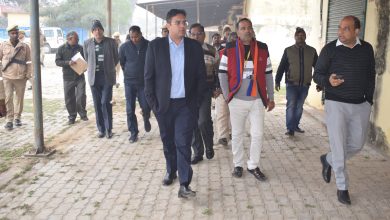 Prayagraj News:जिलाधिकारी ने मुण्डेरा मण्डी स्थित वेयर हाउस का किया निरीक्षण