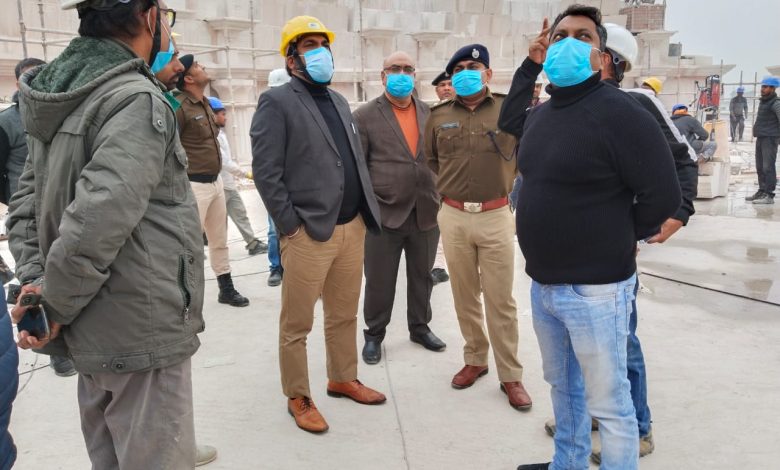 Bihar News-वैशालीगढ़ में बन रहे बुद्ध स्मृति स्तूप एवम सम्पूर्ण परिसर का जिलाधिकारी एवम पुलिस अधीक्षक ने किया निरीक्षण