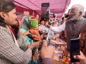 Pratapgarh News: Jal Shakti, Irrigation and Water Resources Minister Swatantra Dev Singh was given a warm welcome on his arrival in Pratapgarh.