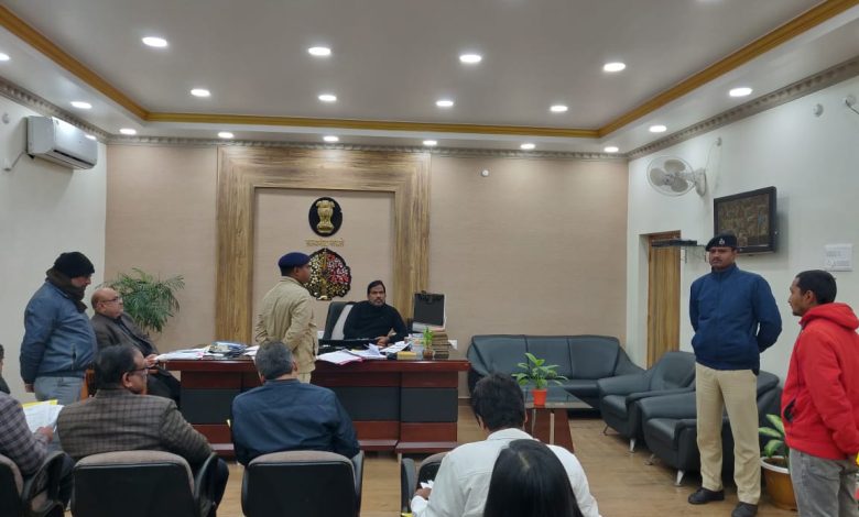 Bihar News-The meeting of the Compassionate Committee of Home Defense Corps was held under the chairmanship of District Magistrate Vaishali in his office room.