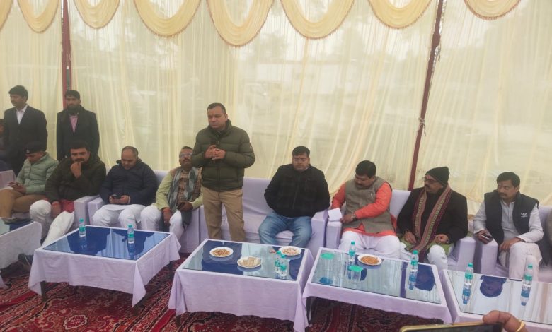 Pratapgarh News : Installation of idol in the newly constructed Shri Radha Krishna temple in Kotwali Mandhata complex.