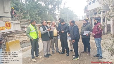 Prayagraj News :महाकुंभ 2025 के दृष्टिगत सेतु निगम द्वारा कराया जा रहे विभिन्न कार्यों का मेला अधिकारी ,कुंभ मेला ने निरीक्षण किया  
