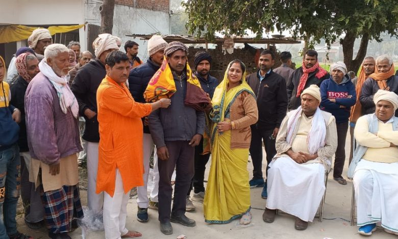 अम्बेडकर नगर न्यूज : इस ठंड के मौसम में 500 गरीब असहाय लोगों को किया कंबल वितरित मनोज जायसवाल