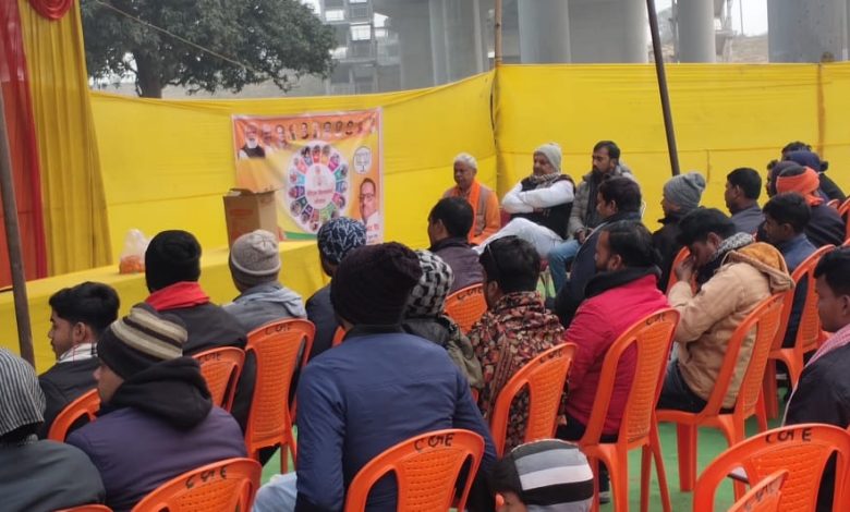Bihar News-गोविंदचक में प्रधानमंत्री नरेन्द्र मोदी द्वारा नमो नवमतदाता सम्मेलन में लाइव प्रसारण कर मतदाताओं को किया संबोधित