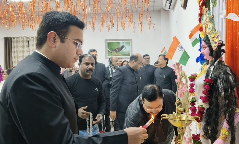 Prayagraj News: District Magistrate hoisted the flag in Collectorate on 75th Republic Day