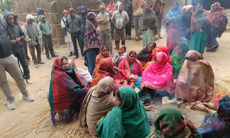 अम्बेडकर नगर न्यूज एक पूर्व गायब छात्रा तालाब में मिला शव परिवारजनों का रो रो कर बुरा हाल