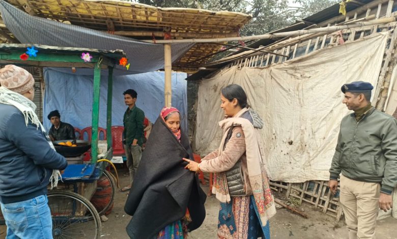 Bihar News In the severe cold and cold wave that has been going on for the last three weeks, took blessings by covering the helpless poor and sick elderly with blankets: Garima