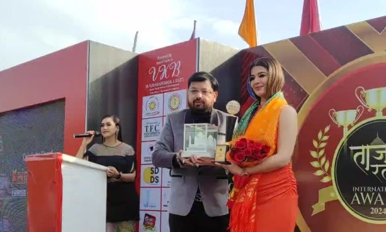 Agra News Mannaten Foundation organized Taj Ratna International Award at Hotel Taj Khema.