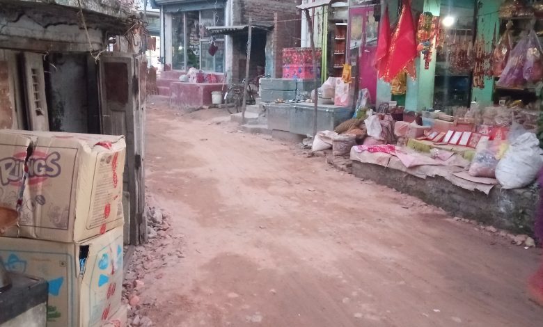 Bihar News-Demand to clear encroachment by shopkeepers on both sides of the road from Rajapakar Bazaar Hanuman Chowk to Bhubaneswar Chowk.