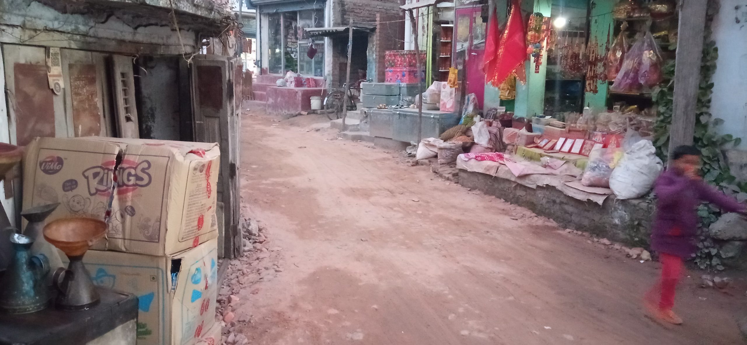 Bihar News-Demand to clear encroachment by shopkeepers on both sides of the road from Rajapakar Bazaar Hanuman Chowk to Bhubaneswar Chowk.