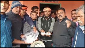 Bihar News- Students suddenly fell ill due to eating rotten eggs in Chitrasenpur Middle School, Sonpur, created chaos.