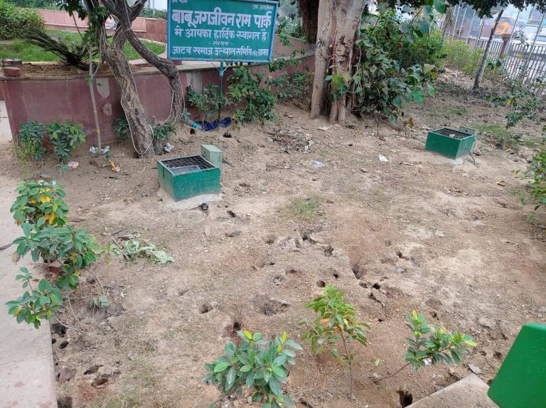 Agra News : नगर निगम की लापरवाही के चलते बाबू जगजीवन राम पार्क का स्वरूप दिन प्रतिदिन बिगड़ा