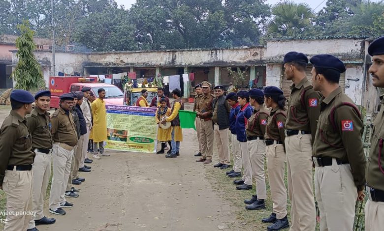 Bihar News-The fire department team reached the village and informed the people about fire prevention through street drama.