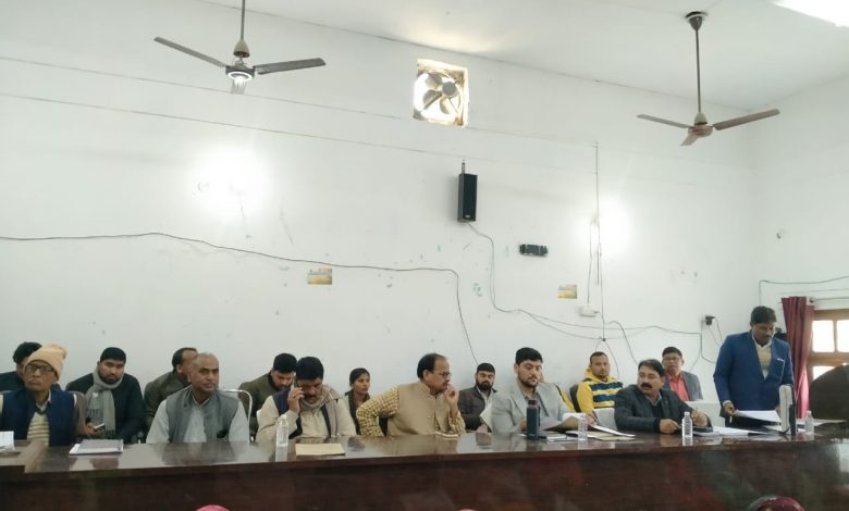 Ambedkar Nagar News Not giving honorarium to a care taker woman. A case will be filed against the president, treasurer and secretary who embezzles the care taker's honorarium.