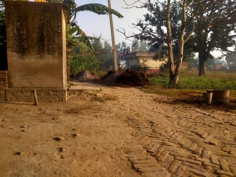 Ambedkar Nagar News: People of the village blocked the road by dumping toilet tank and soil on the public road and the villagers are facing a lot of problems in commuting.