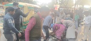 IMG 20240208 WA0258 Bihar News- A speeding tractor hits a tempo at Bill Kunda Chowk of Hajipur Mahua main road.