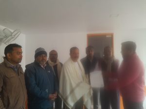 Bihar News--कमीशन प्रथा हटा मानदेय करने को लेकर विधायक को सौपा ज्ञापन