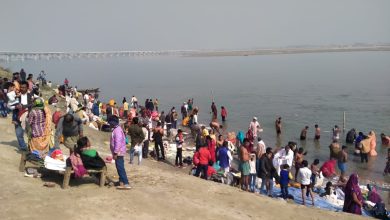 Ambedkar Nagar News: On the occasion of Mauni Amavasya, lakhs of devotees took a dip of faith in Saryu river.