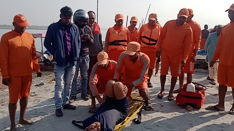 Bihar News-NDRF team made people aware by conducting mock drill