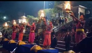 Bihar News- Grand event of Triveni Maha Aarti was organized at Sonpur Vandana Ghat.