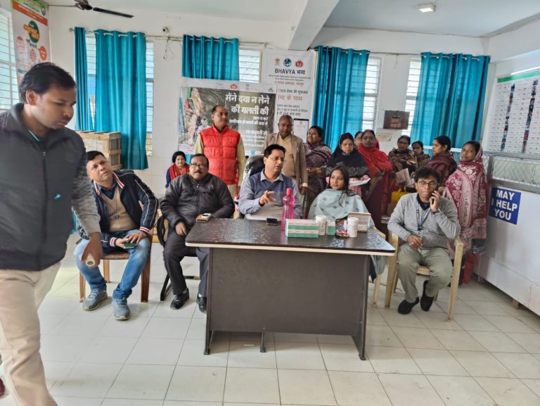 Bihar News-BDO and CO Sonpur jointly started the distribution of anti-filarial medicine.