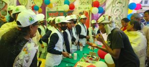 Bihar News-अनुमंडलाधिकारी ने दवा खाकर सर्वजन दवा सेवन अभियान का किया शुभारंभ 