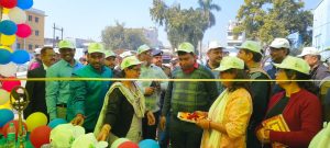 Bihar News-अनुमंडलाधिकारी ने दवा खाकर सर्वजन दवा सेवन अभियान का किया शुभारंभ 