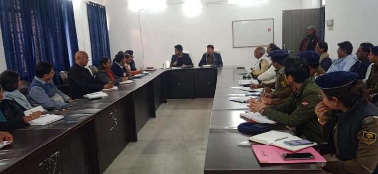 Bihar News-सरस्वती पूजा को लेकर शांतिपूर्ण व सौहार्दपूर्ण माहौल में मनाने को लेकर अनुमंडल मुख्यालय में शांति समिति की हुई बैठक