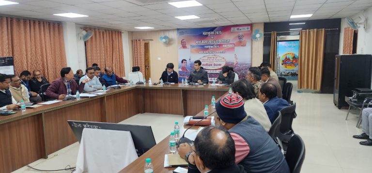 Prayagraj News: A review meeting of various works being carried out in view of Mahakumbh 2025 was held under the chairmanship of Divisional Commissioner.