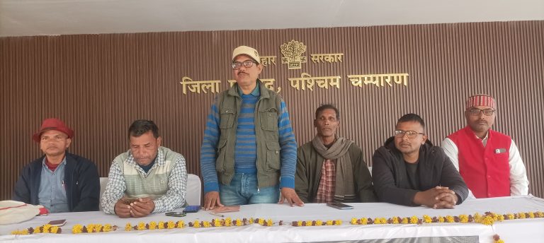 Bihar News Workers and farmers held a convention in Bettiah to prepare for the strike.
