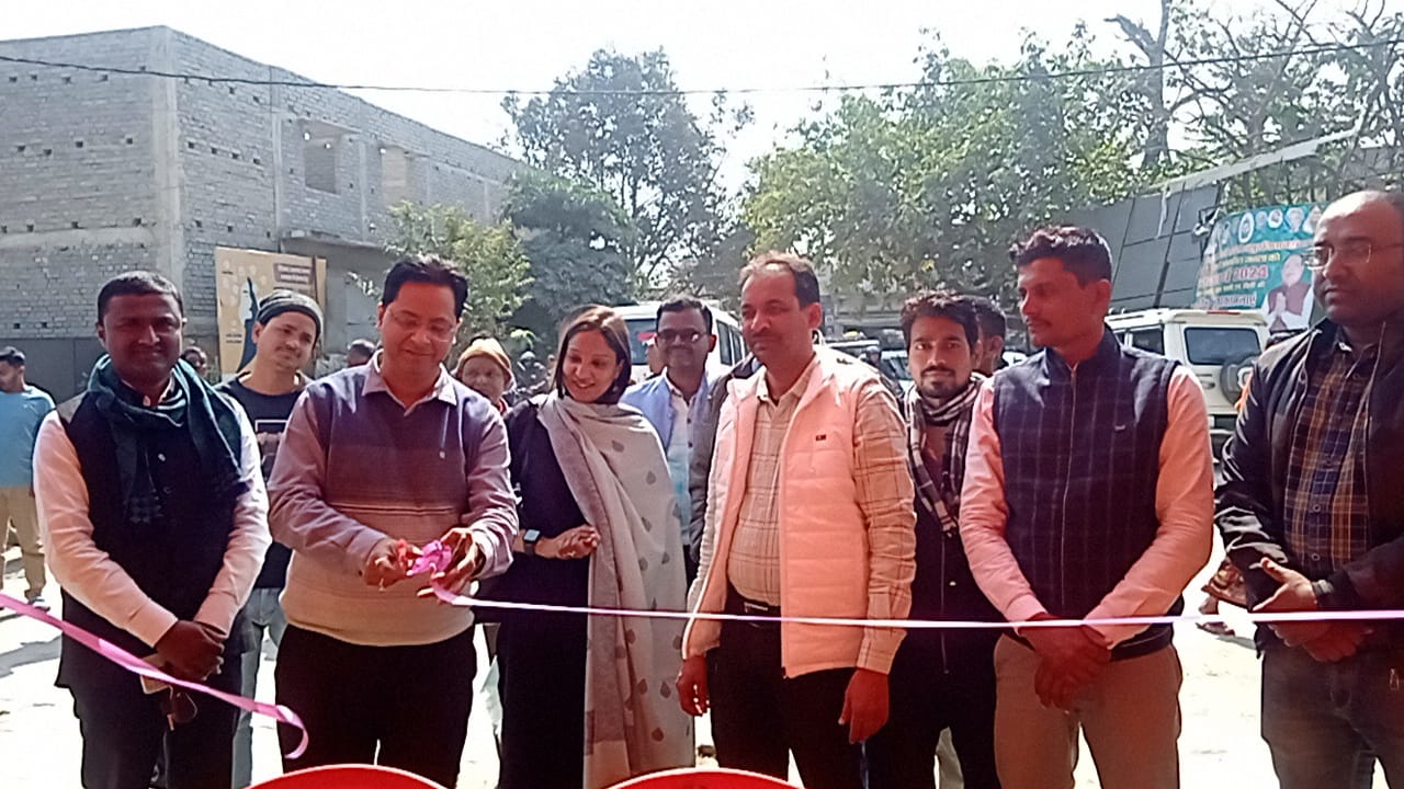 Bihar News-Sonpur BDO inaugurated the electricity bill reform camp by cutting the ribbon.