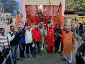 Bihar News-BJP workers celebrated when NDA alliance got full majority in Bihar Assembly.

