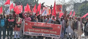 Bihar News कॉरपोरेट भक्त मोदी की विनाशकारी नीतियों के खिलाफ देशव्यापी हड़ताल ग्रामीण भारत बन्द जोरदार, शहर में मार्च निकालकर शहीद पार्क में सभा किया: माल