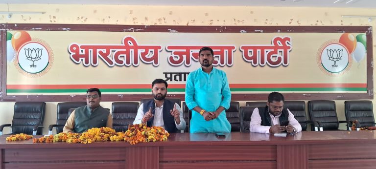 Pratapgarh News: Election Chaupal organized by Bharatiya Janata Yuva Morcha workers