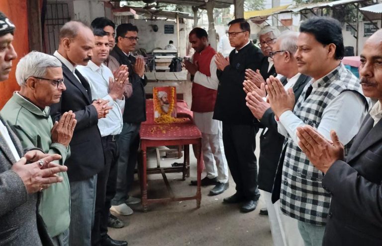 Bihar News: Shivaji Maharaj's birth anniversary Shrajkumardha Purva was celebrated by Bihar State Media In-charge Kisan March Lawyers Association Haresh Kumar Singh, Vice President Advocate, in the premises of District Lawyers Association building.