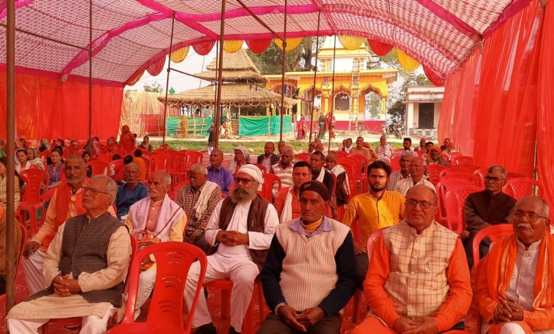 Ambedkar Nagar News Crowd of devotees gathered to listen to the story of Shiva Mahapuran in the Shiv Prestigious Maharudra Yagya.